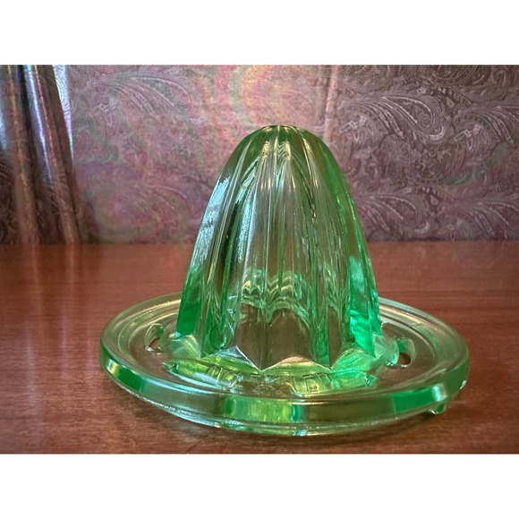 Vintage uranium glass reamer/juicer by u.s. glass co - Picture 7 of 10